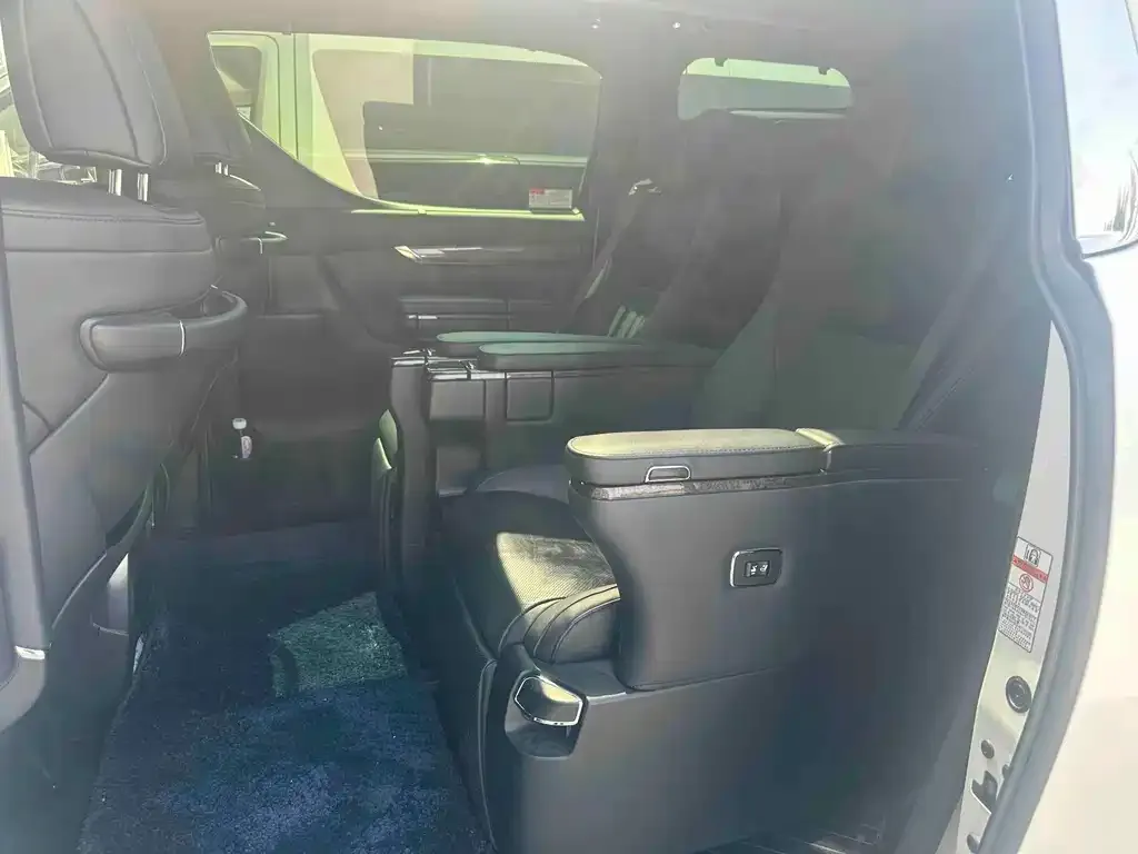 Toyota Vellfire — фото 7