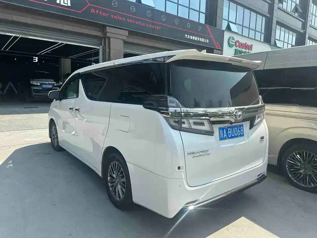 Toyota Vellfire — фото 2