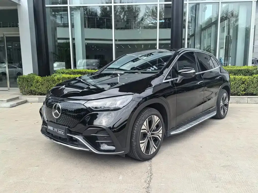 Mercedes-Benz EQE SUV — фото 1
