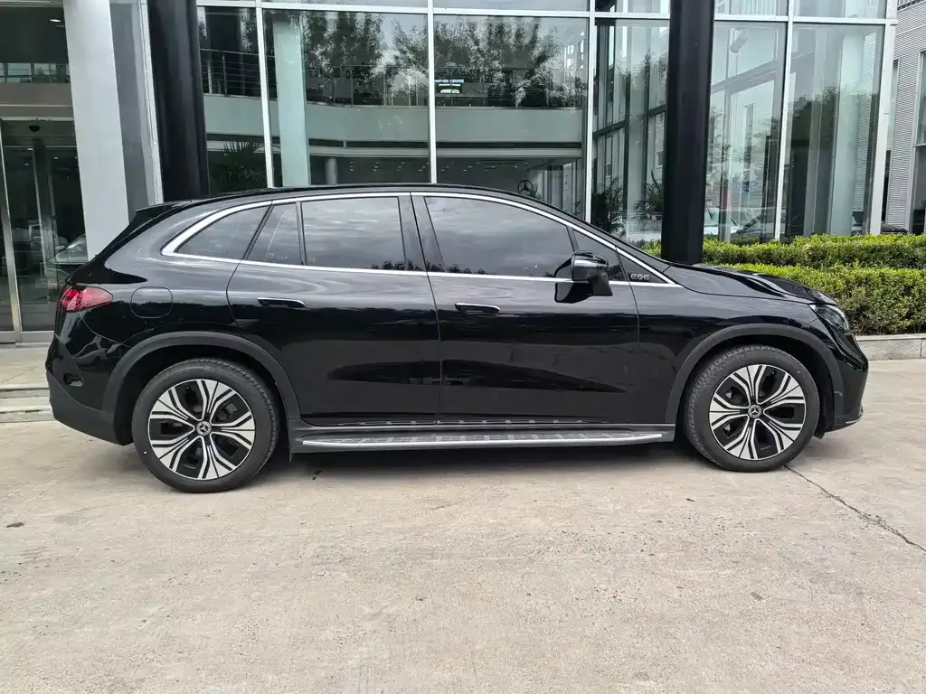 Mercedes-Benz EQE SUV — фото 7