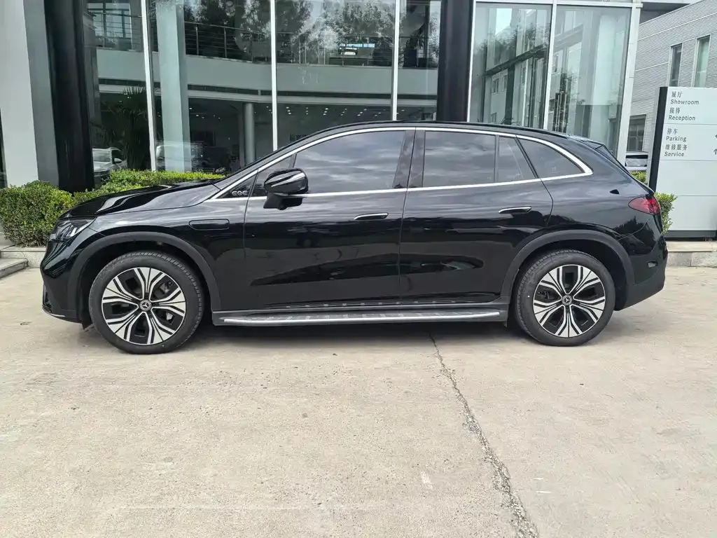 Mercedes-Benz EQE SUV — фото 4
