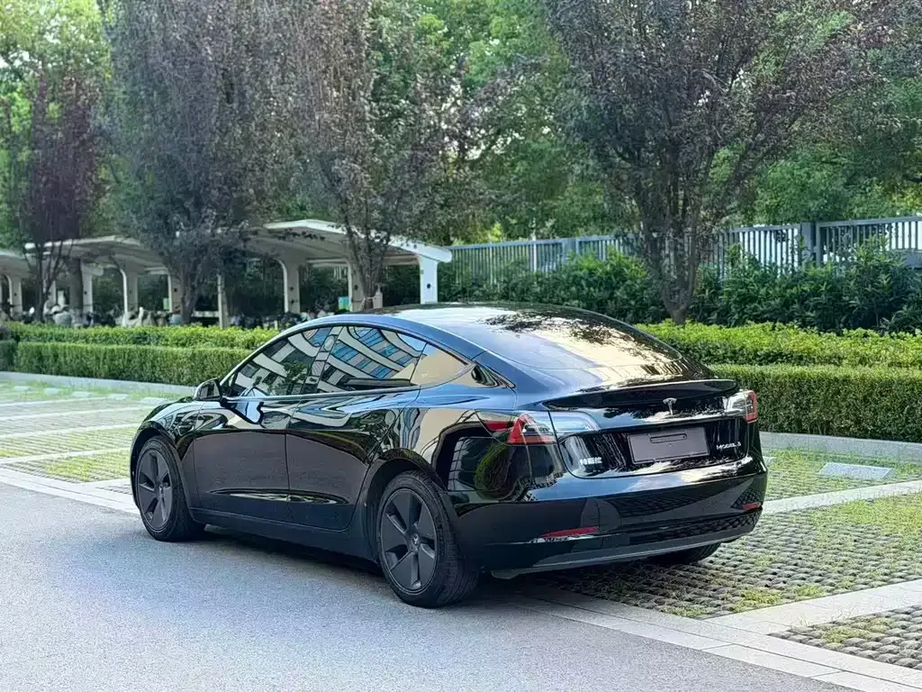 Tesla Model 3 — фото 9