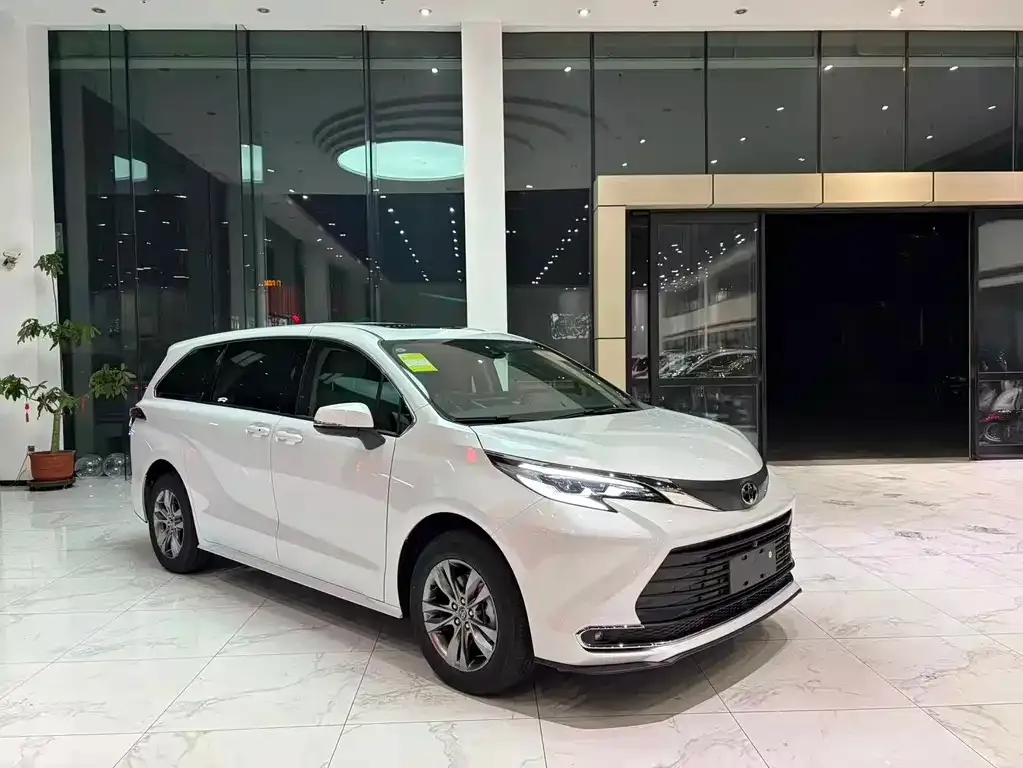 Toyota Sienna — фото 9