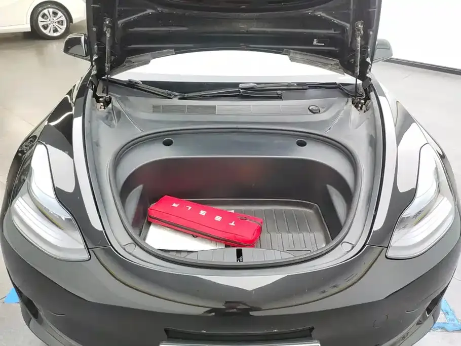 Tesla Model 3 — фото 10