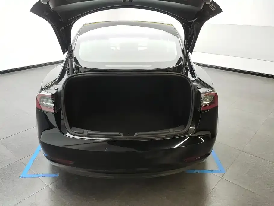 Tesla Model 3 — фото 5