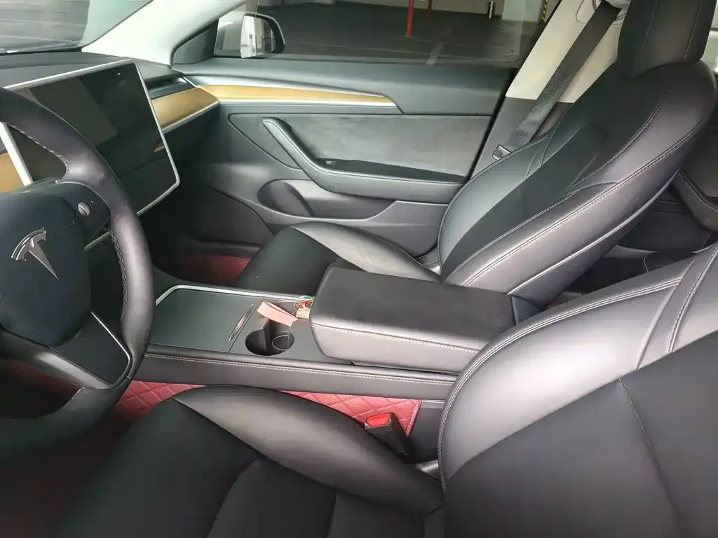 Tesla Model 3 — фото 2