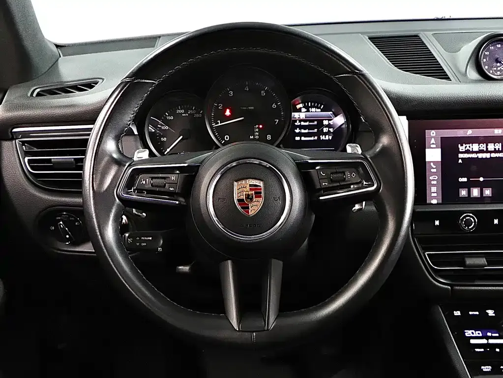 Porsche Macan — фото 9