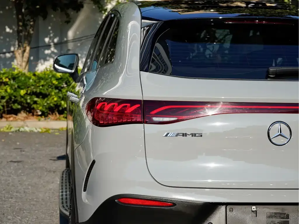 Mercedes-Benz EQE SUV — фото 2