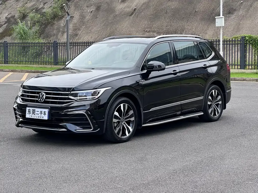 Volkswagen Tiguan L — фото 1