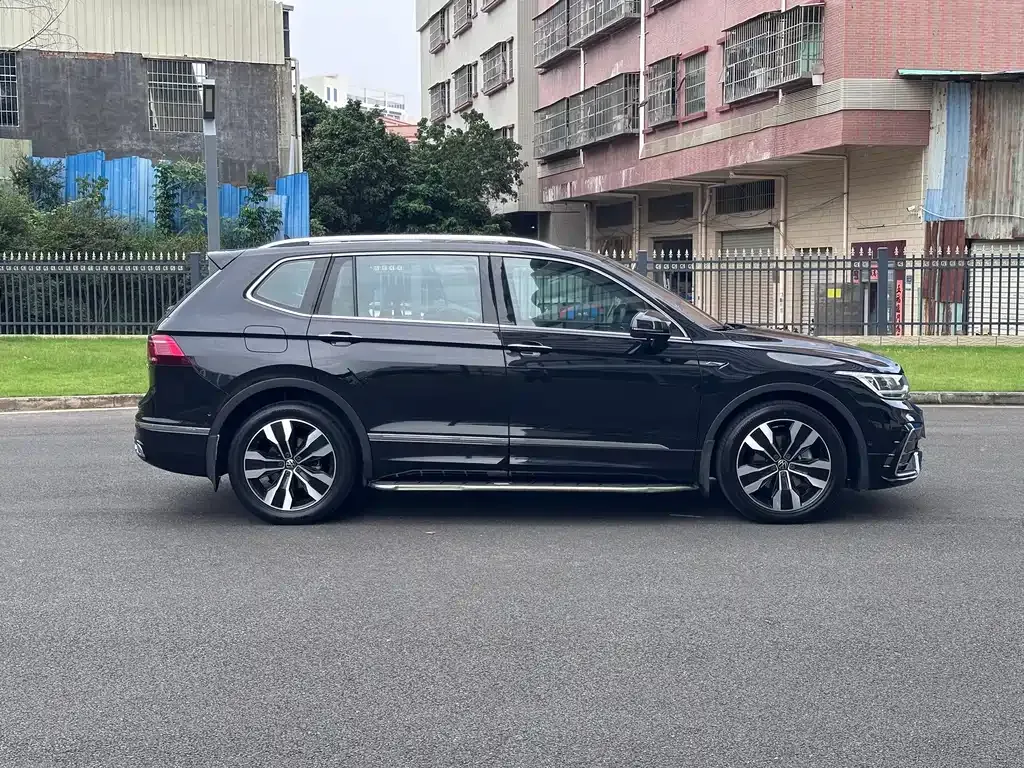 Volkswagen Tiguan L — фото 5
