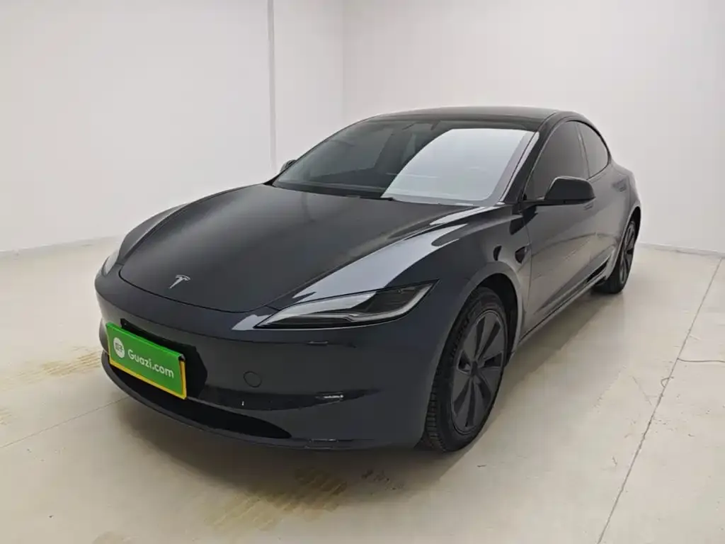 Tesla Model 3 — фото 1