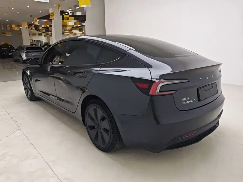 Tesla Model 3 — фото 7
