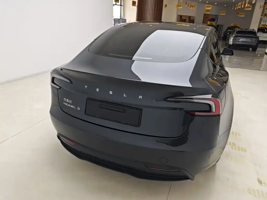 Tesla Model 3 — фото 8