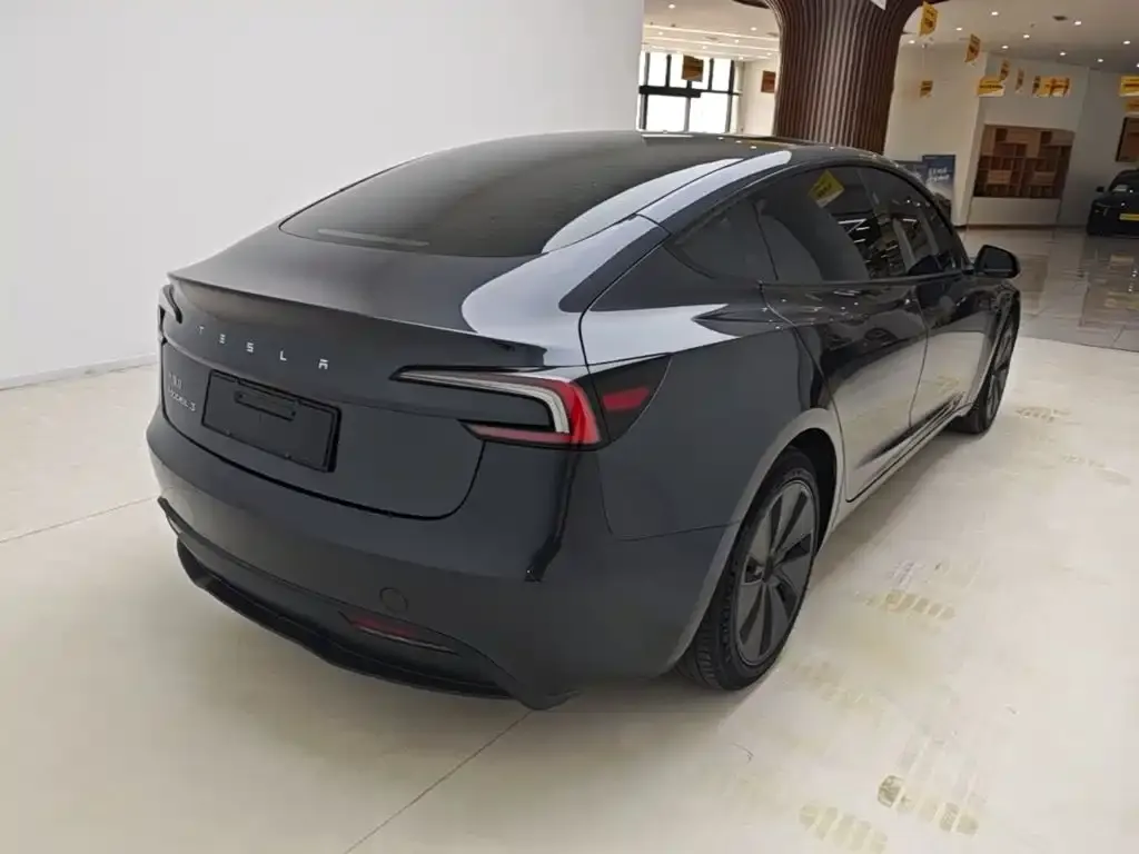 Tesla Model 3 — фото 4