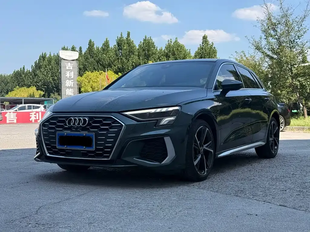 Audi A3 — фото 1