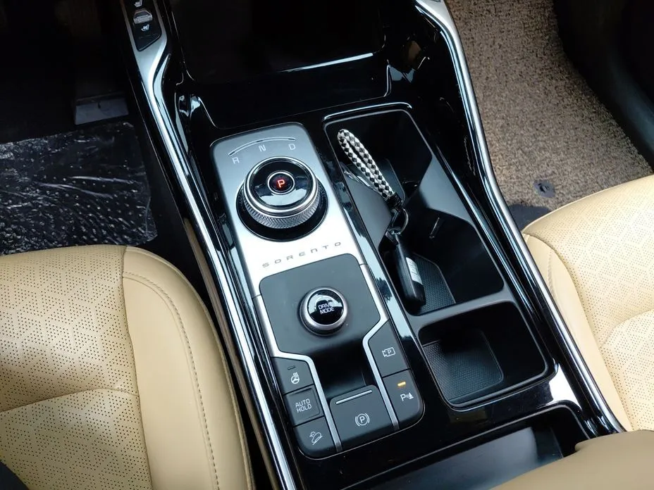 Kia Sorento — фото 9