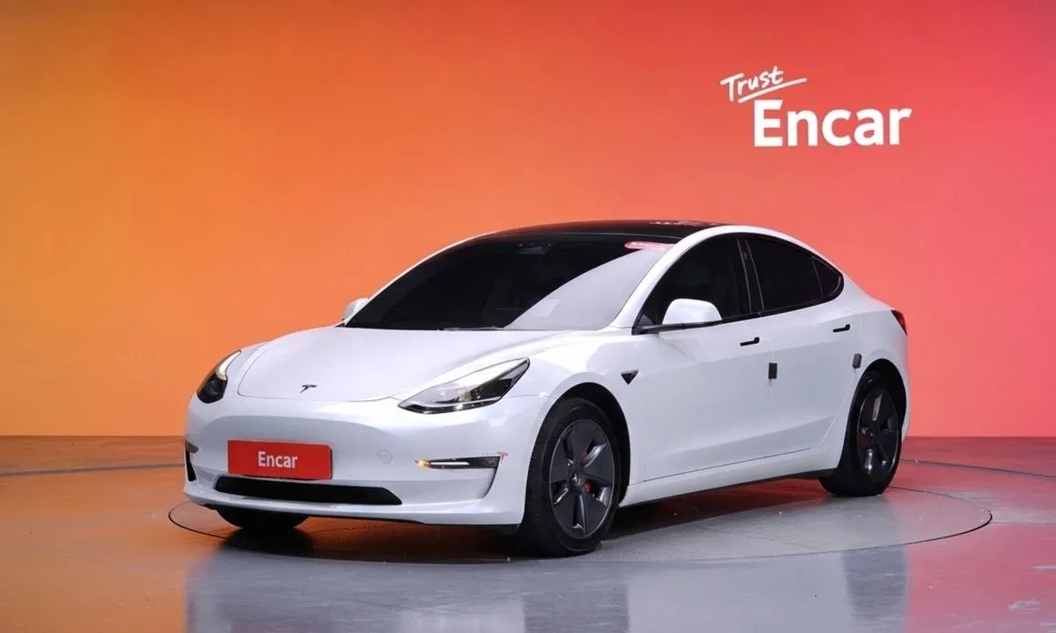 Tesla Model 3 — фото 1