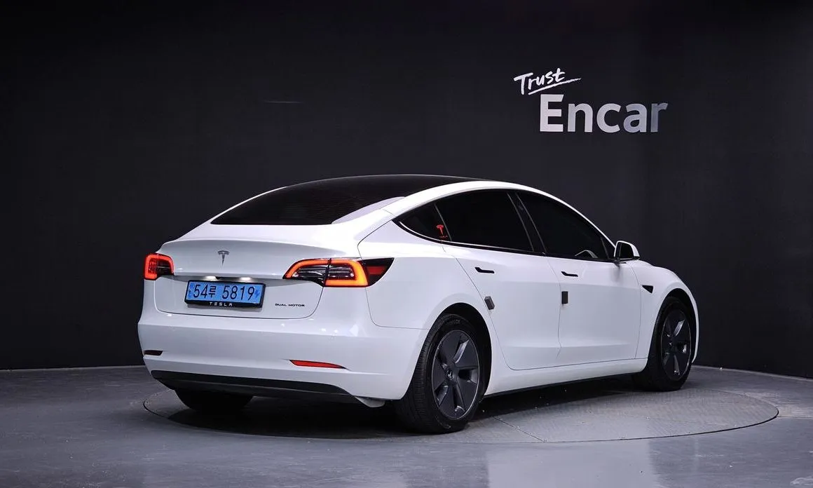 Tesla Model 3 — фото 3