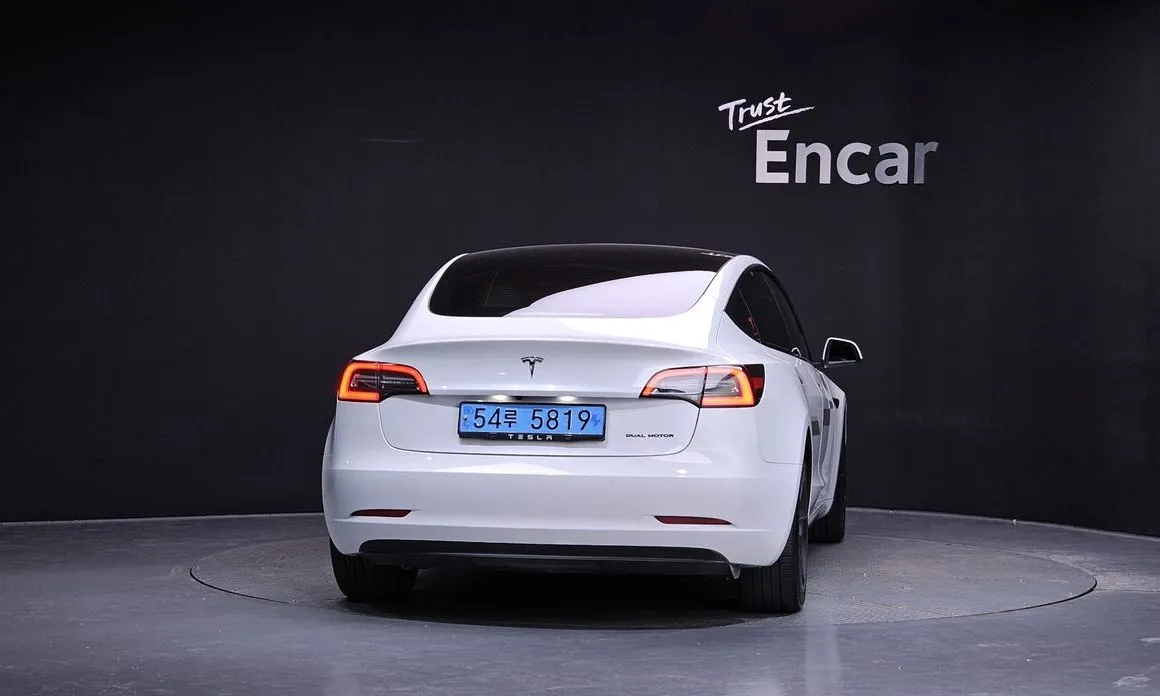Tesla Model 3 — фото 8
