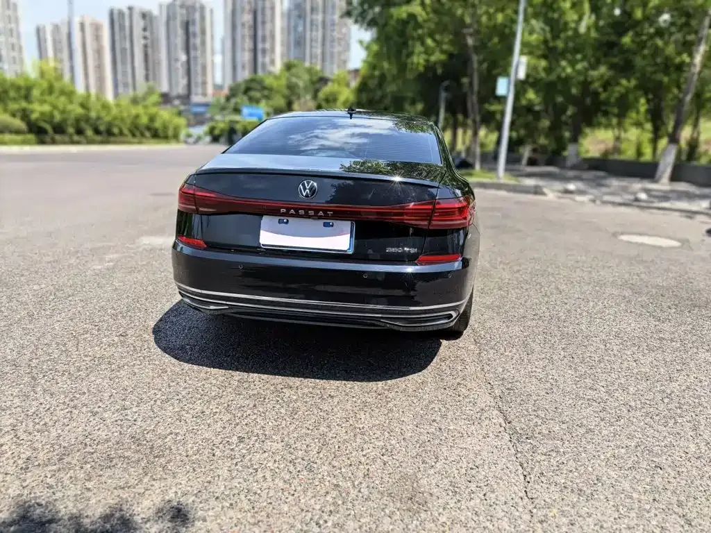 Volkswagen Passat — фото 10