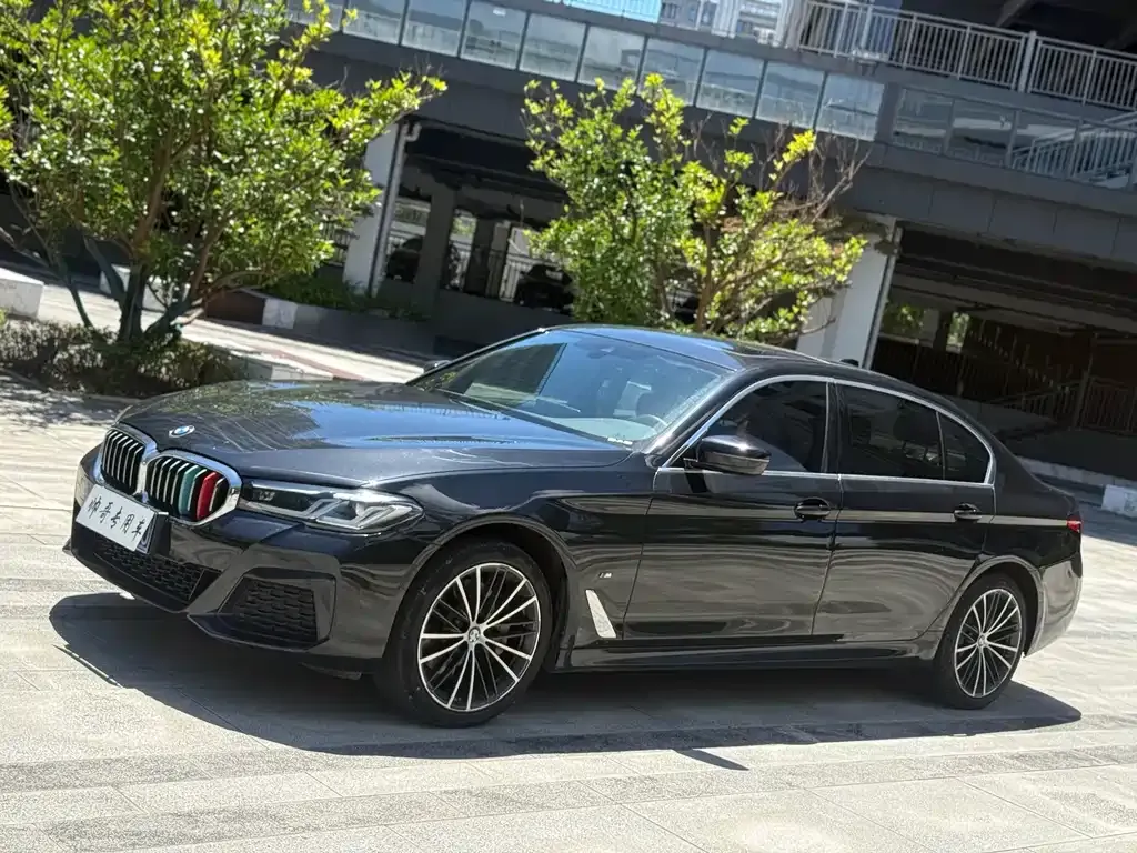 BMW 5 Series — фото 1
