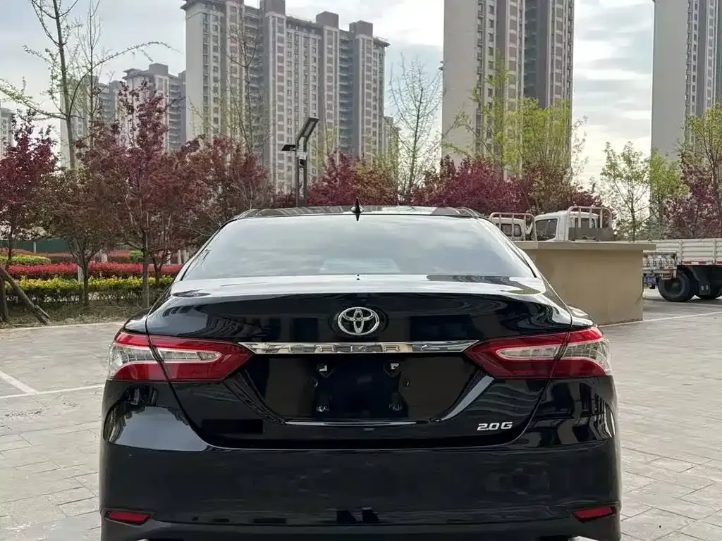Toyota Camry — фото 10
