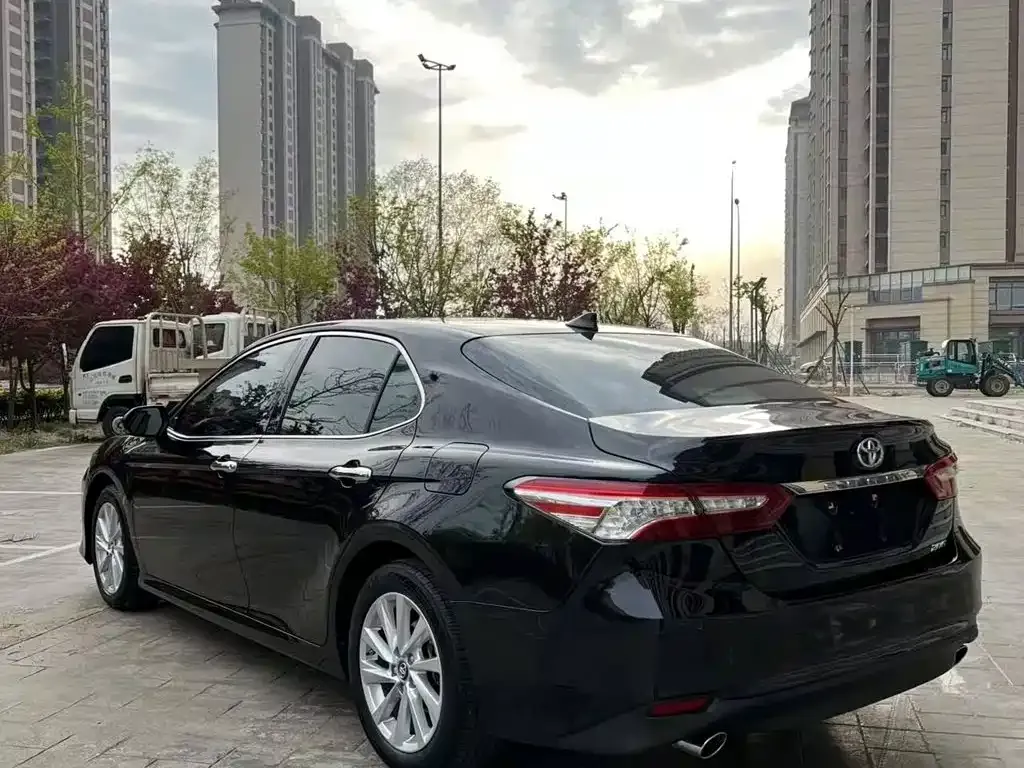 Toyota Camry — фото 7