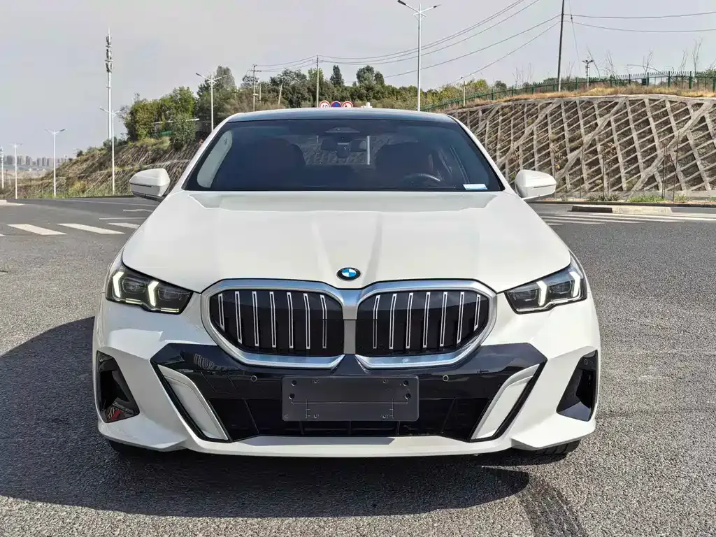 BMW 5 Series — фото 5
