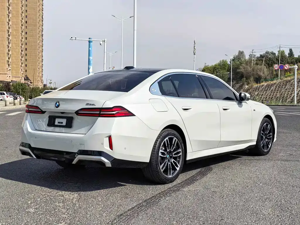 BMW 5 Series — фото 10