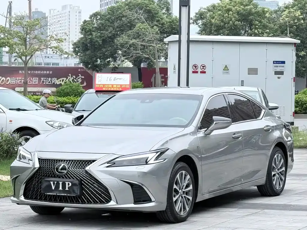 Lexus ES — фото 1