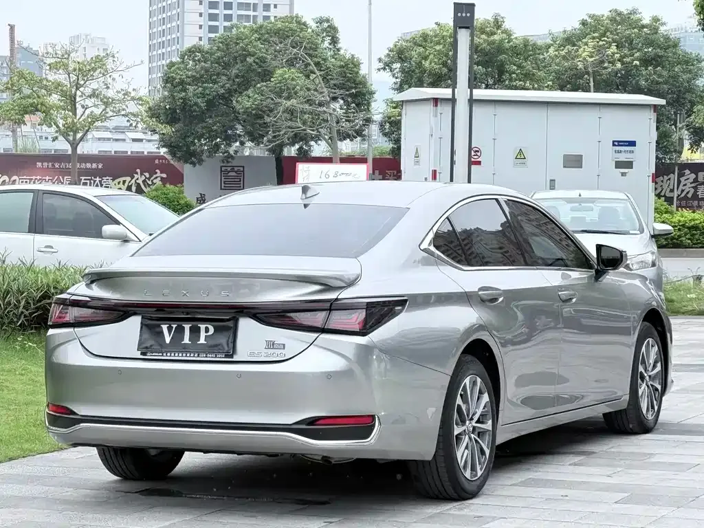 Lexus ES — фото 8