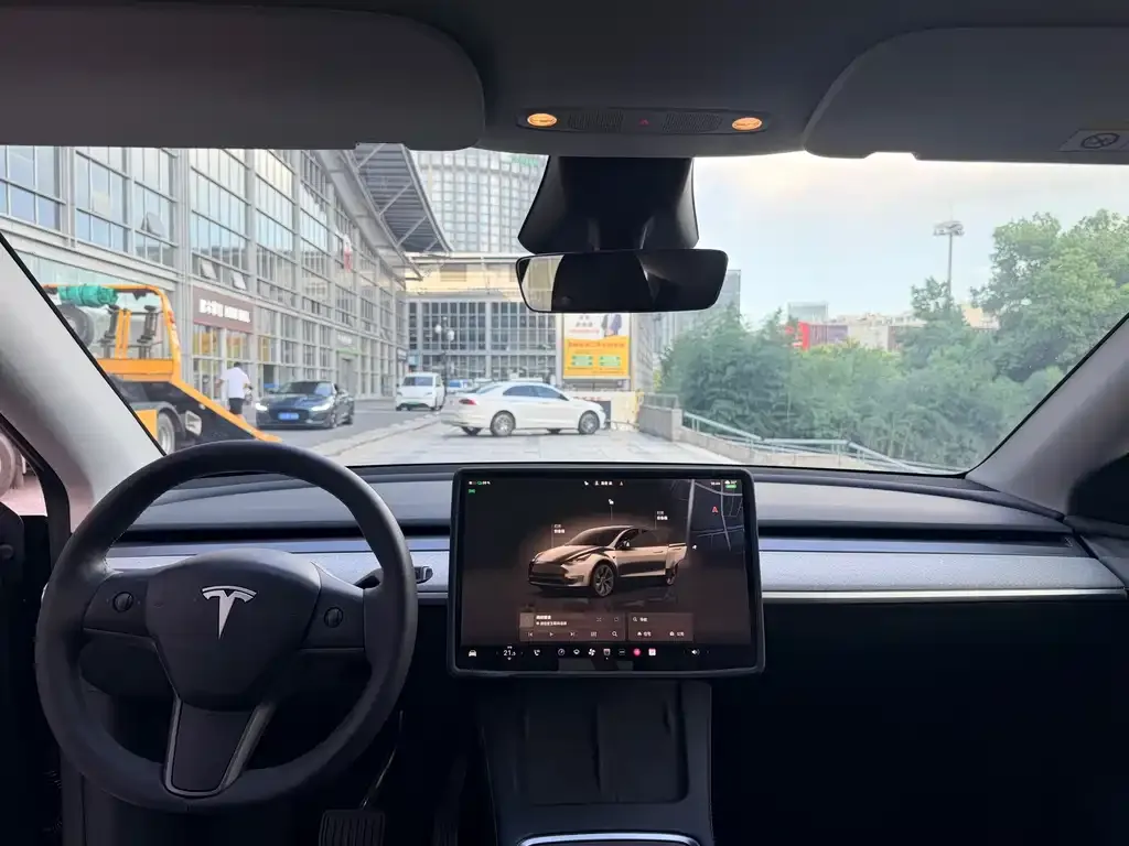 Tesla Model Y — фото 5