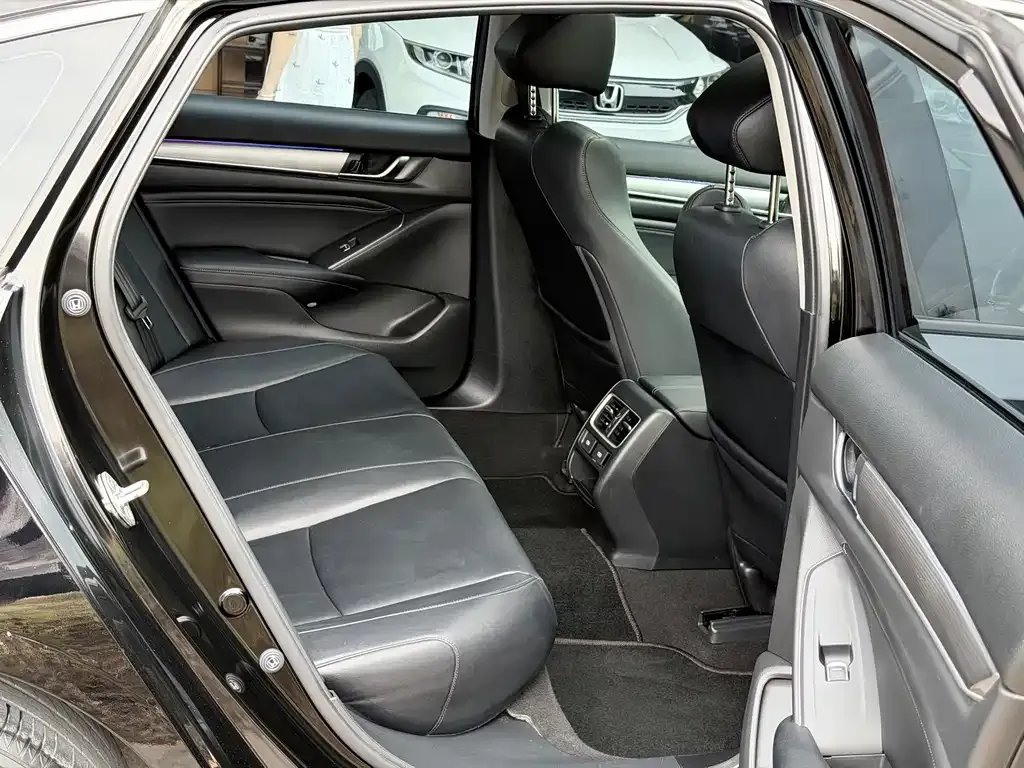 Honda Accord — фото 4