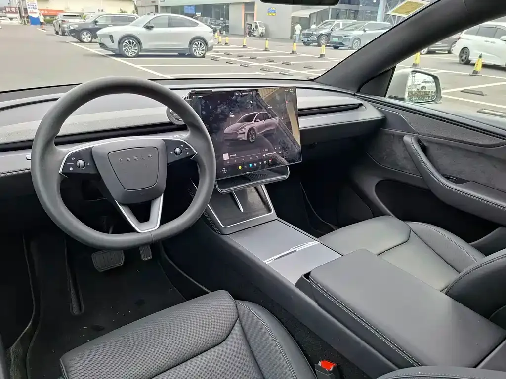 Tesla Model Y L — фото 2