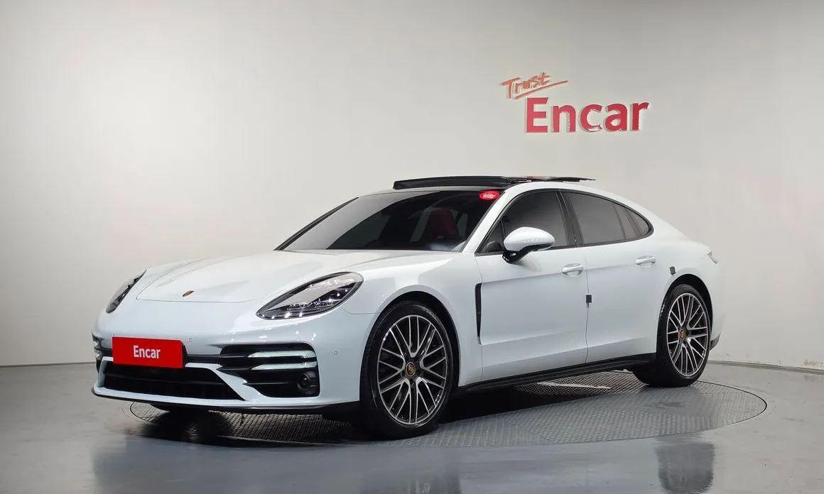 Porsche Panamera — фото 1