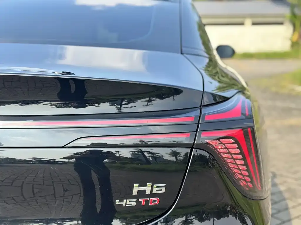 Hongqi H6 — фото 3