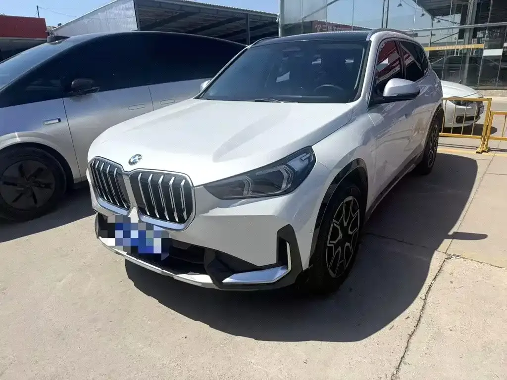 BMW X1 — фото 1