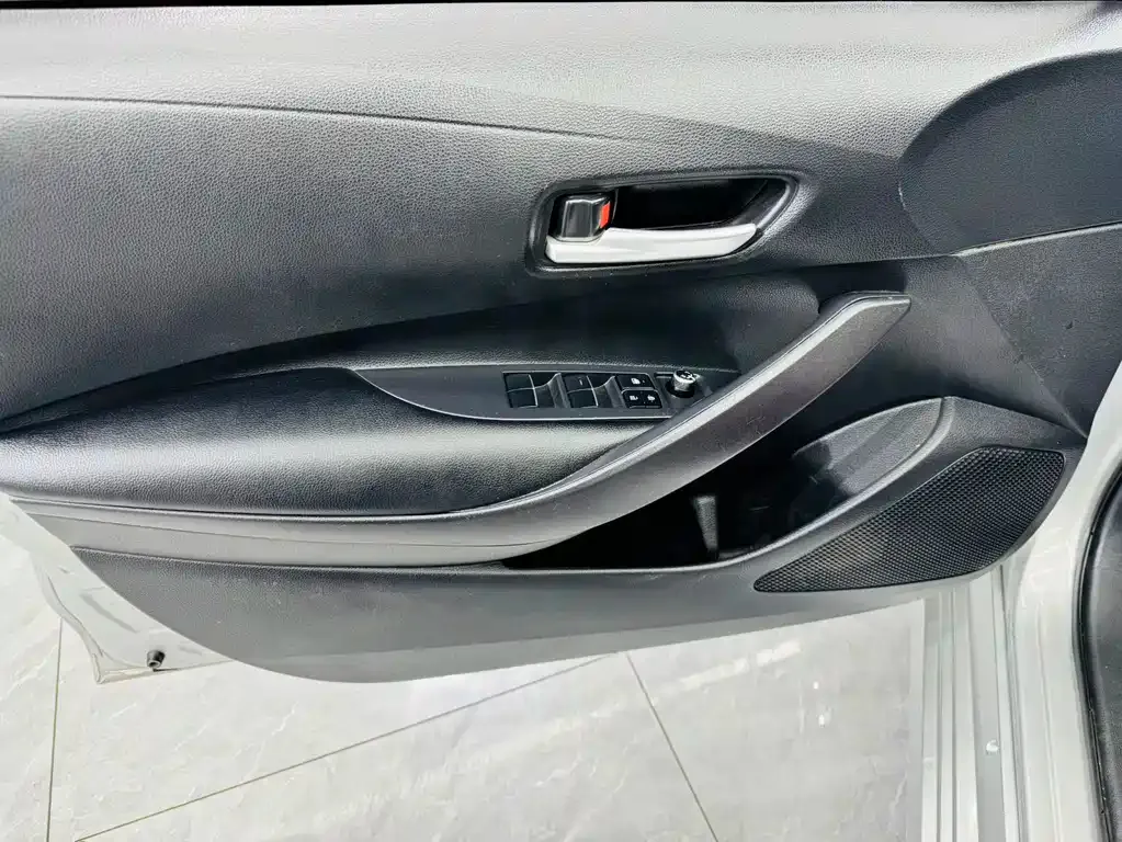 Toyota Corolla — фото 7