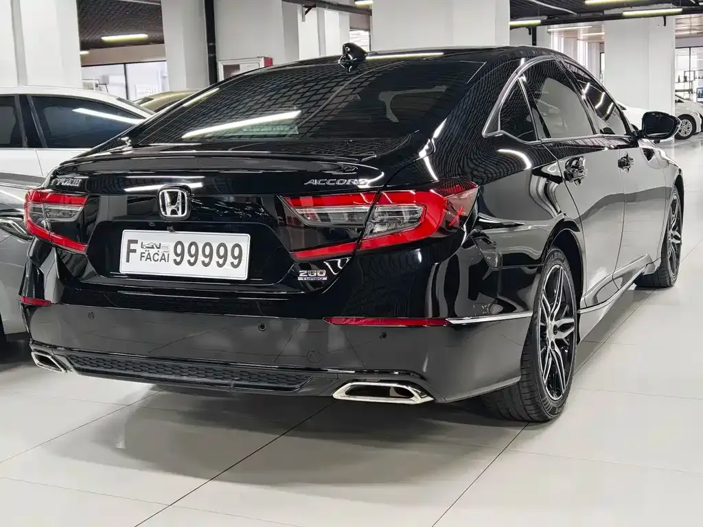 Honda Accord — фото 7