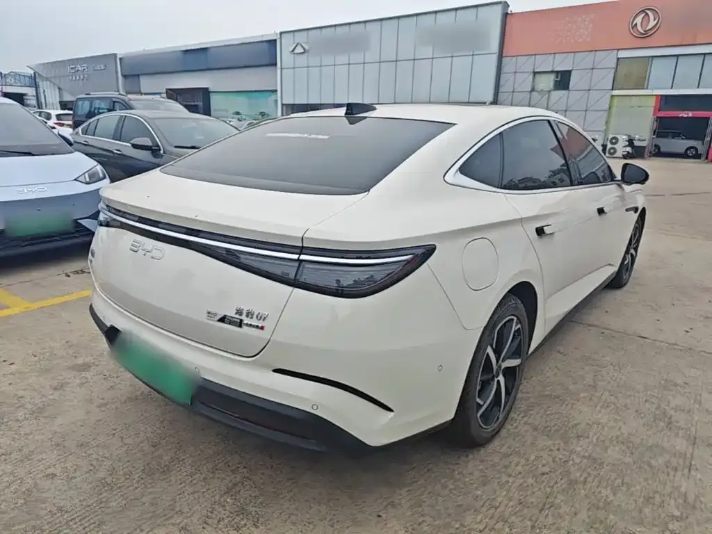 BYD Seal 07 DM-i — фото 8