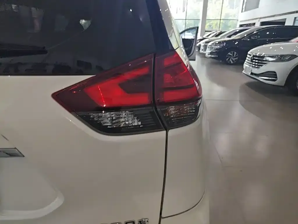 Nissan X-Trail — фото 9