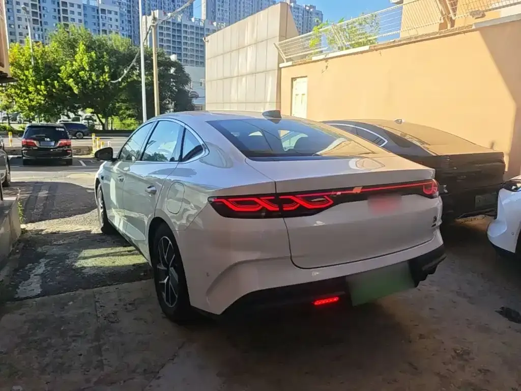 BYD Qin L — фото 10
