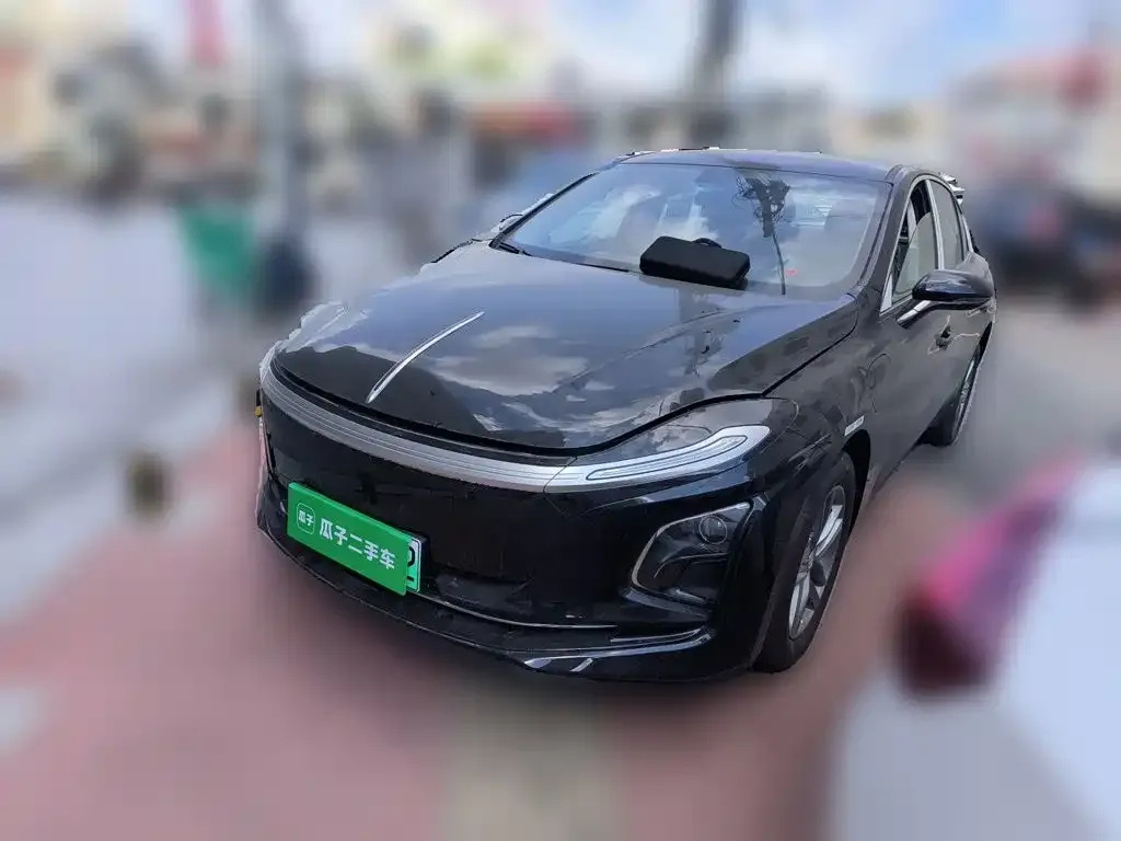 Hongqi E-QM5 — фото 1