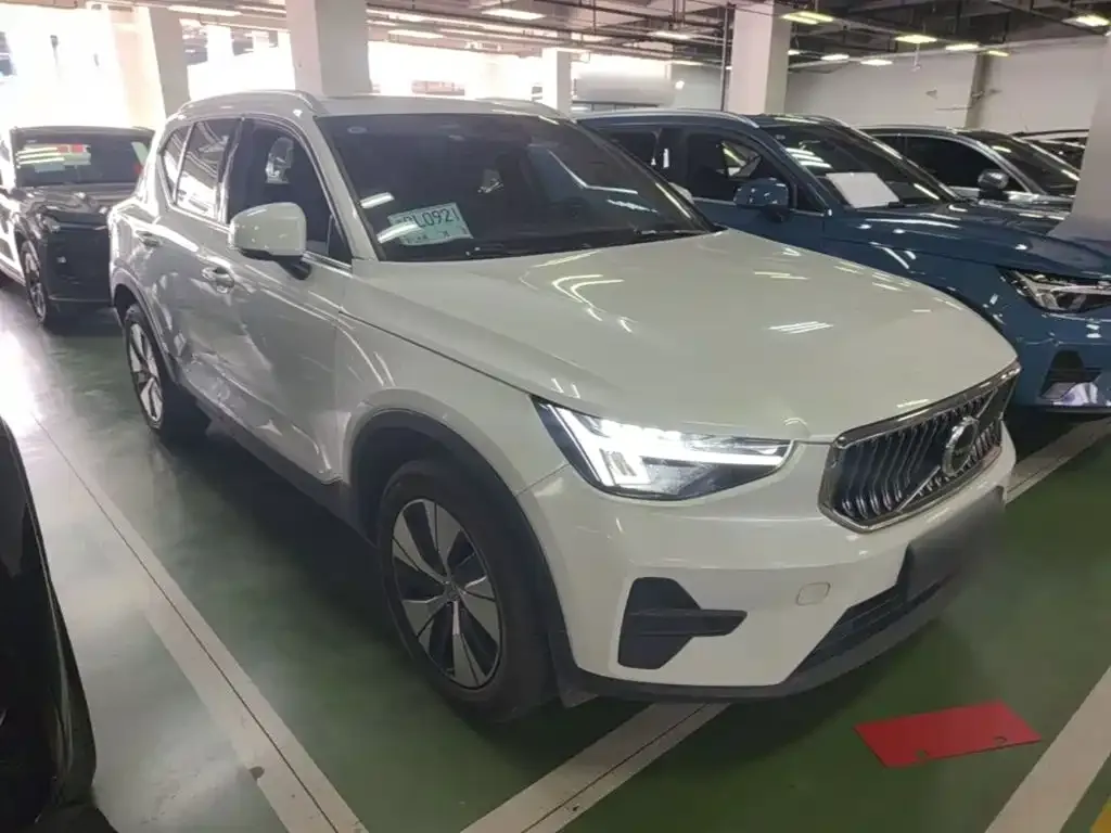 Volvo XC40 — фото 6