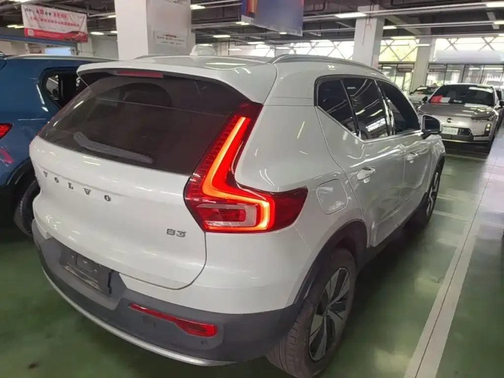 Volvo XC40 — фото 4