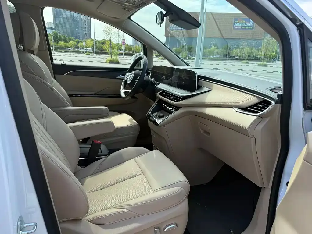 Buick GL8 Hybrid — фото 2