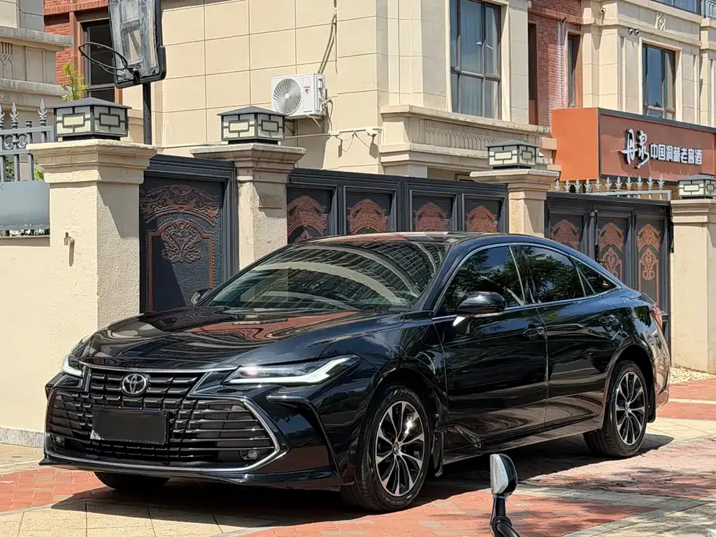 Toyota Avalon — фото 1