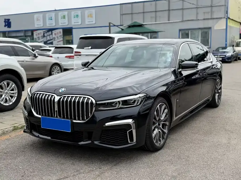 BMW 7 Series — фото 1