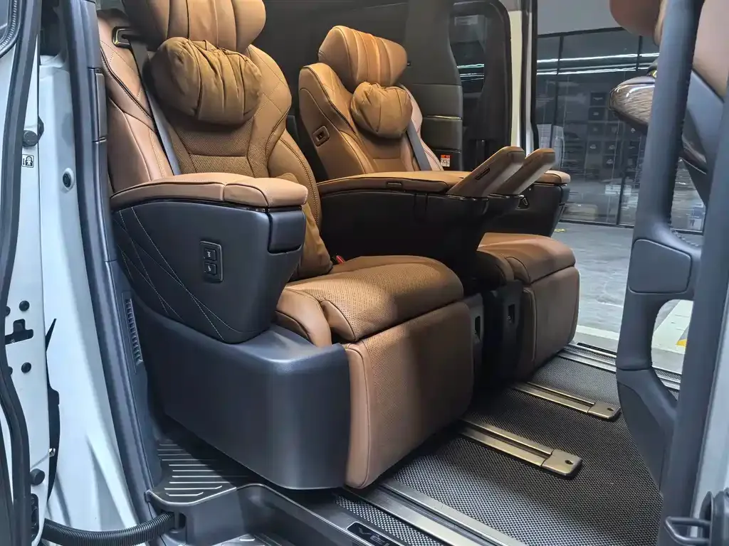 Toyota Vellfire — фото 4