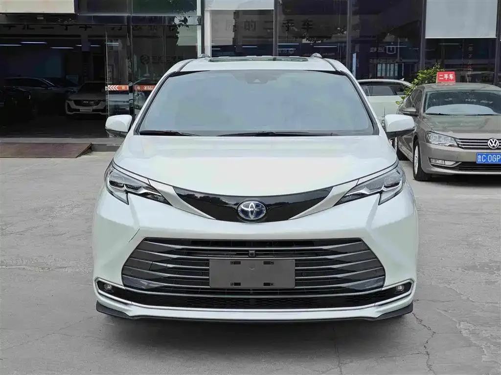 Toyota Sienna — фото 5